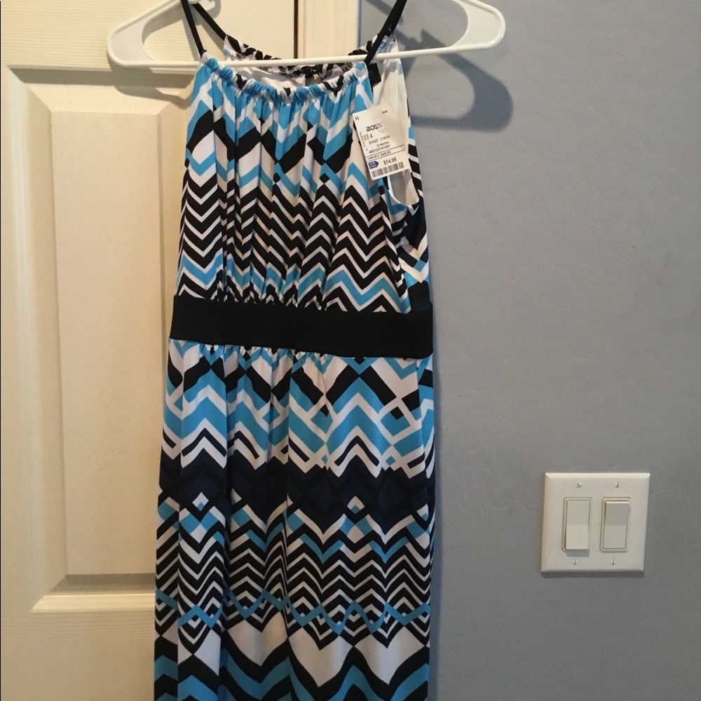 Dress - Picture 2 of 4